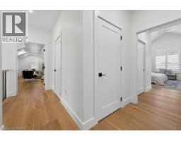 31 WINNETT Street N - 26