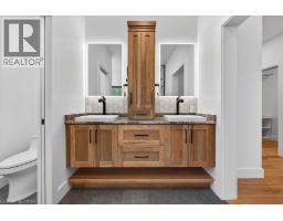 31 WINNETT Street N - 31