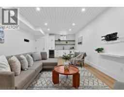 31 WINNETT Street N - 36