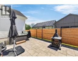 31 WINNETT Street N - 43