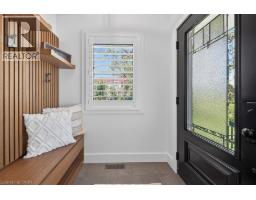 31 WINNETT Street N - 7