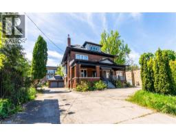 822 MAIN Street E - 1