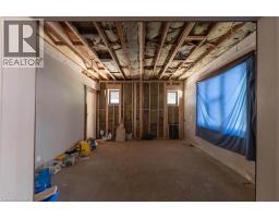822 MAIN Street E - 10