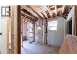 822 MAIN Street E - 13
