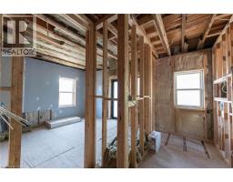 822 MAIN Street E - 16