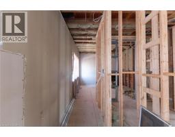 822 MAIN Street E - 18