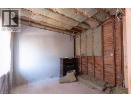 822 MAIN Street E - 19