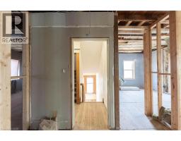 822 MAIN Street E - 24