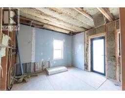 822 MAIN Street E - 26