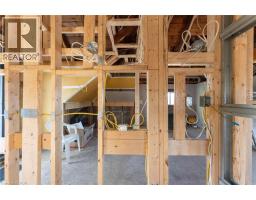 822 MAIN Street E - 36