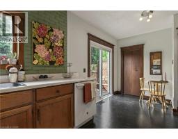 48 LONGWOOD Road N - 37