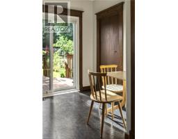 48 LONGWOOD Road N - 39