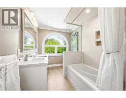 33 GOLFVIEW Crescent - 25