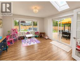 107 ROSSLINN Road - 39