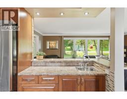 318 FREELTON Road - 14
