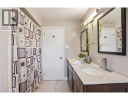 318 FREELTON Road - 25