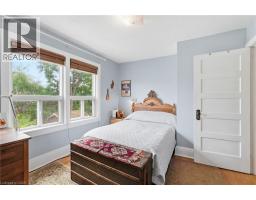 16 CONNAUGHT Avenue N - 33