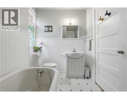 16 CONNAUGHT Avenue N - 35
