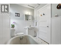 16 CONNAUGHT Avenue N - 36
