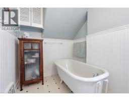 16 CONNAUGHT Avenue N - 37