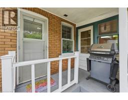 16 CONNAUGHT Avenue N - 40