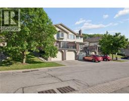 236 KINGSWOOD Drive UnitNo. 8 - 3