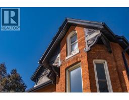 270 QUEEN Street S - 16