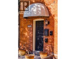 270 QUEEN Street S - 17