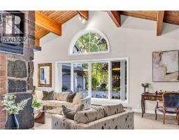 2360 8 Side Road - 15