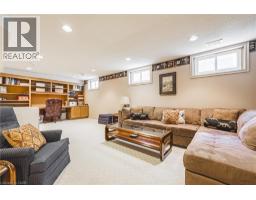 33 GOLFVIEW Crescent - 32