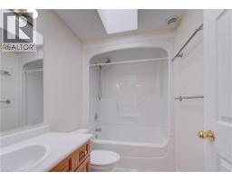225 DARTMOOR Crescent - 18