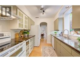 560 BLYTHWOOD Road - 7