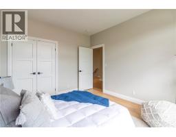93 DUCHESS Drive - 7