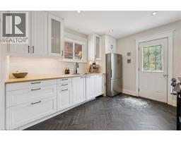 131 SURREY Street E - 13