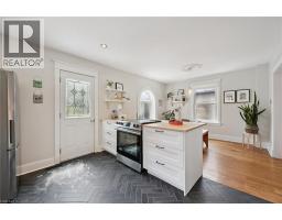 131 SURREY Street E - 16