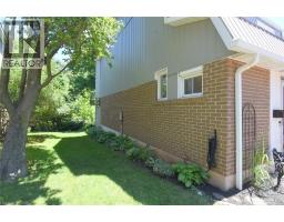 459 WOODVIEW Road UnitNo. 8 - 2