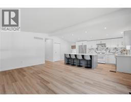 9 BISHOPSGATE Avenue - 9