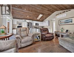165 WOODSTOCK Street N - 27