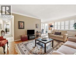 38 CHARLTON Avenue W UnitNo. 402 - 2