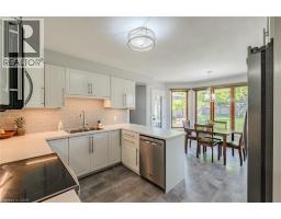 141 LYNNDALE Road - 22