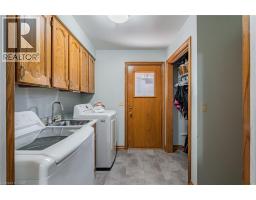 141 LYNNDALE Road - 28