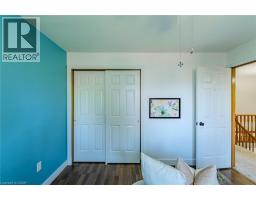 141 LYNNDALE Road - 33