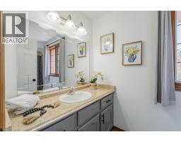 141 LYNNDALE Road - 36