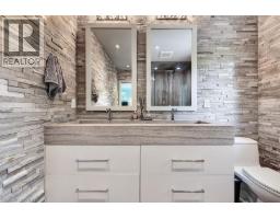 26 FREELAND Court - 34