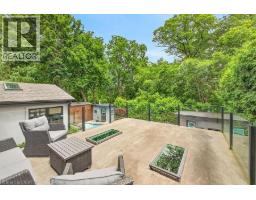 26 FREELAND Court - 45