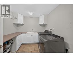 161 LLOYMINN Avenue - 23