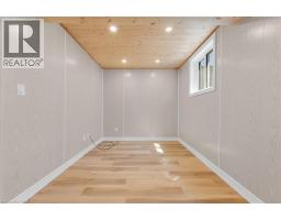 49 GROVE Avenue - 27