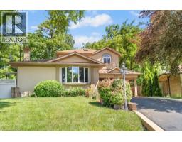 583 STEPHENS Crescent - 2