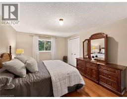 6 LANARK Crescent - 28