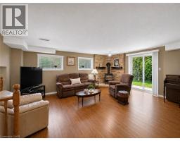 6 LANARK Crescent - 35